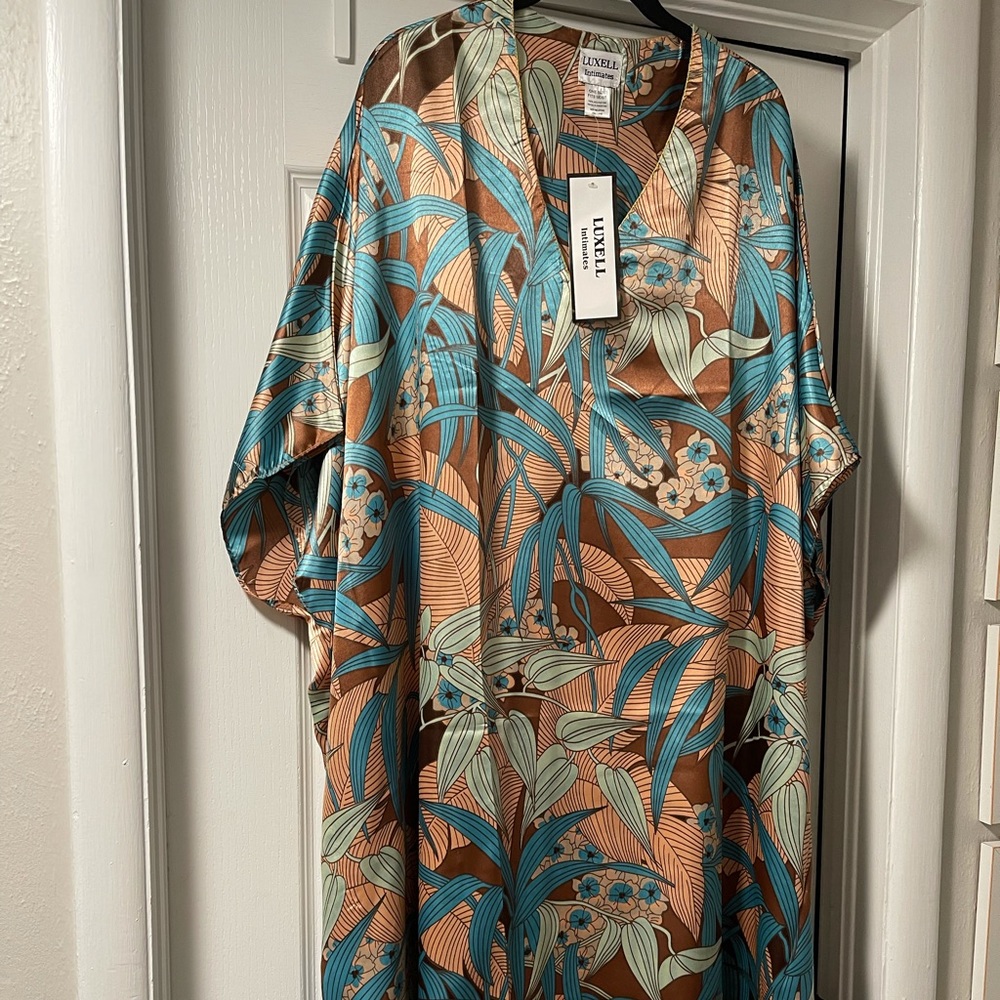 Silky polyester Botanical Print Moomoo/caftan